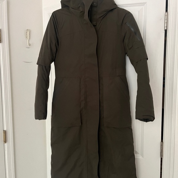 Lululemon recycled winter down jacket - Picture 3 of 8